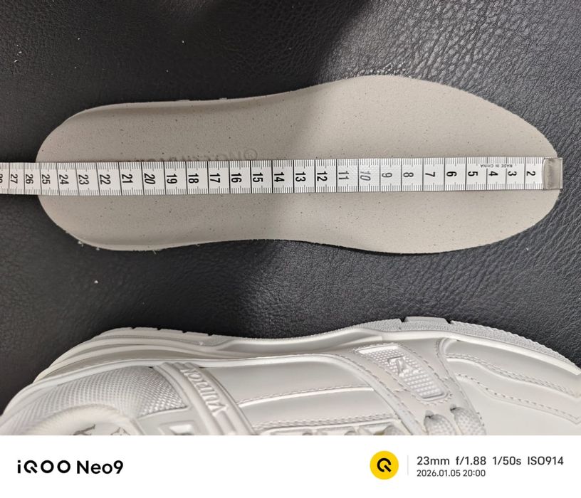 Adidasi lv de vanzare