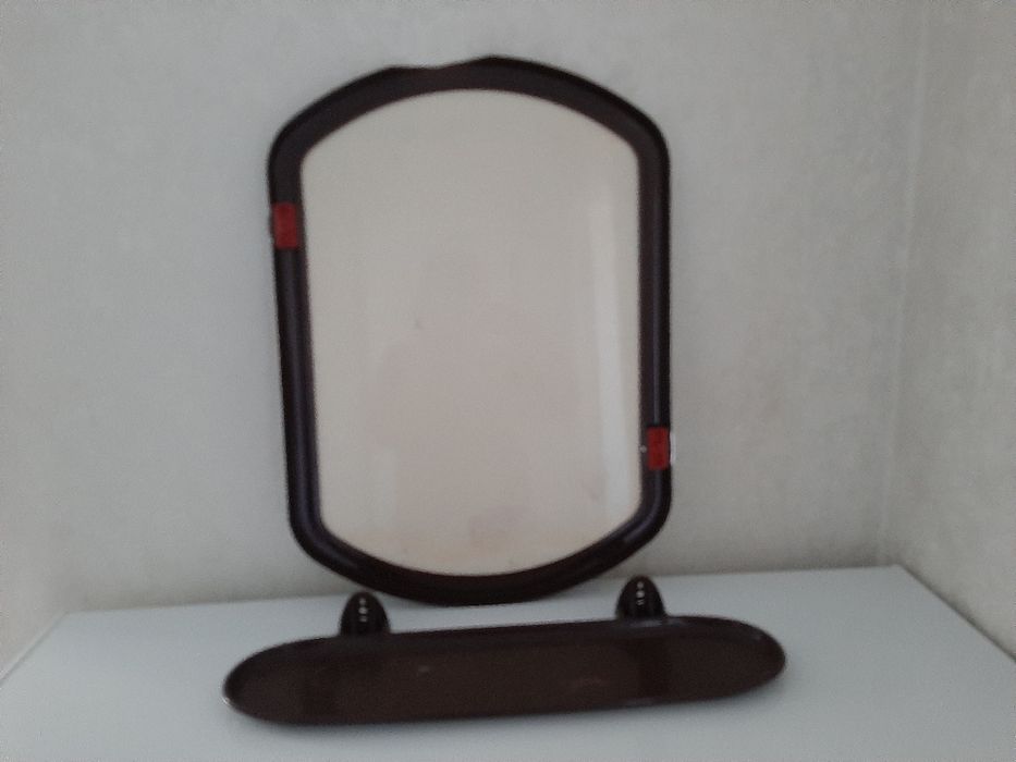 Продаю зеркало с подставкой