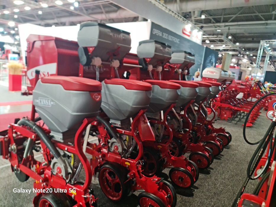 Vand semanatoare pe discuri cu fertilizare 4,6,8 randuri transport gra