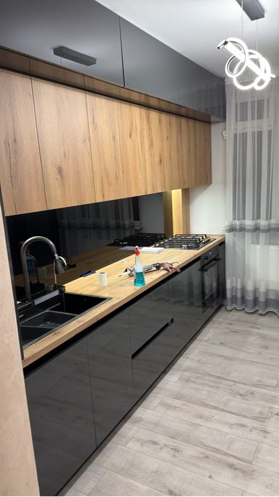 Inchriez apartament 3 camere