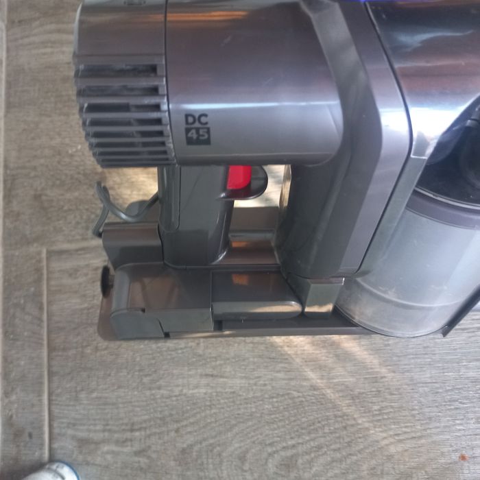 Dysonn    DC 45 .