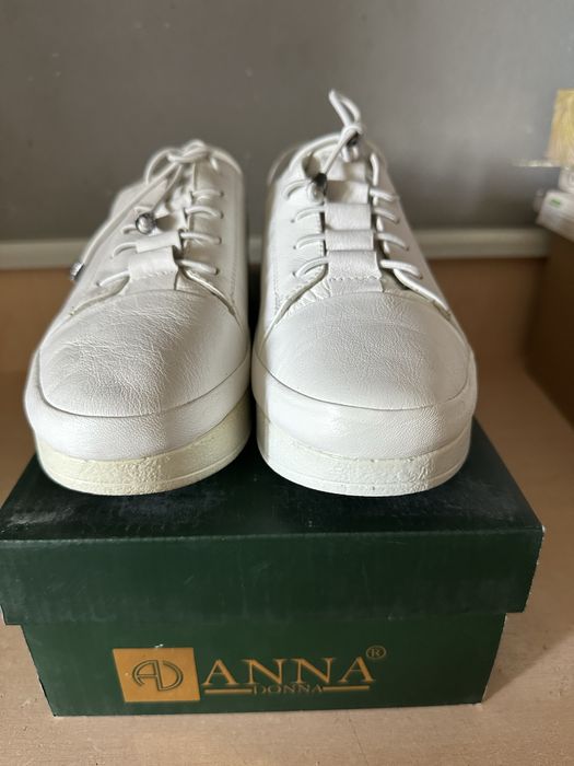 Продам белые кеды