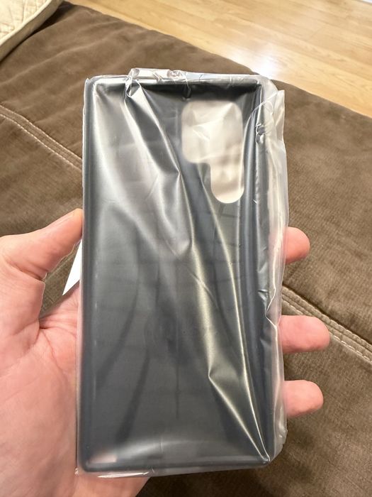 Кейс Spigen Rugged Armor за Samsung Galaxy S22 Ultra