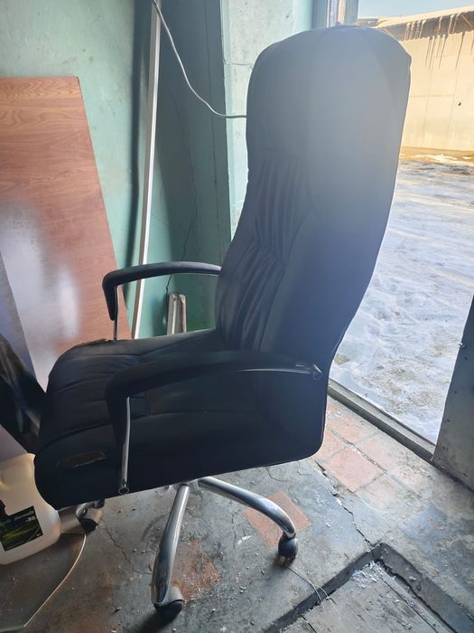 Кресло офисное кожа