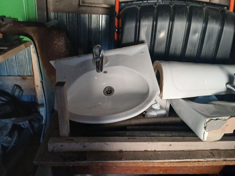 Продам раковины с краном