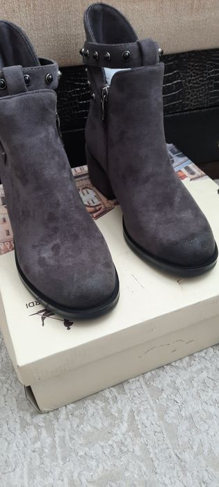 Продам демисезонные ботинки!