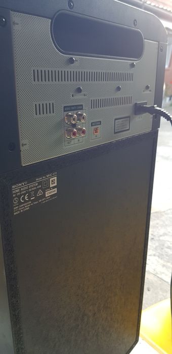 Vând boxă sony puțin folosită