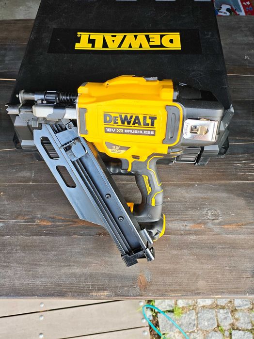Такер Dewalt DCN 930