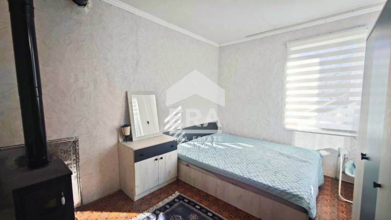 ЕКСКЛУЗИВНО! ЕРА ИмотиТе предлага за продажба Къща с дворно място, с.