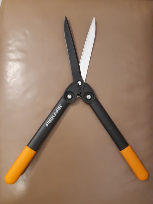 Fiskars foarfeca pentru gard viu