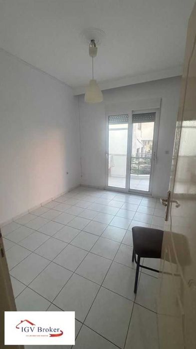 Тристаен апартамент в Неа Перамос, Гърция