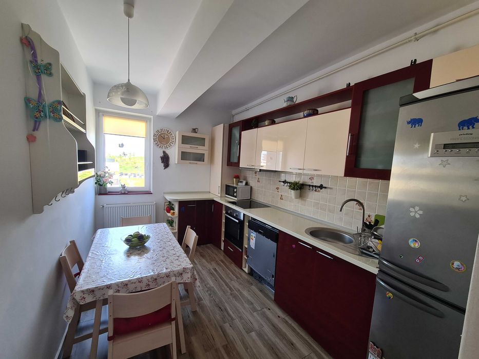 Apartament 2.5 camere închirieze + loc parcare