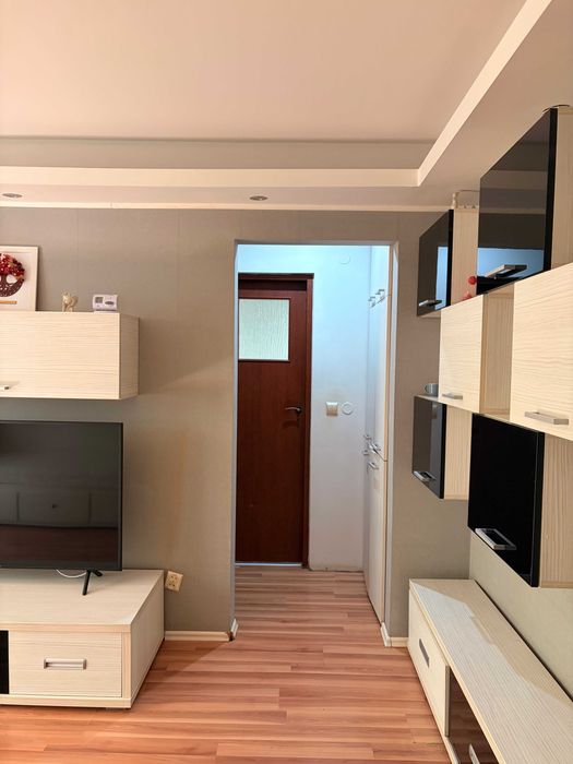 Persoană fizică vând apartament 2 camere semidecomandat