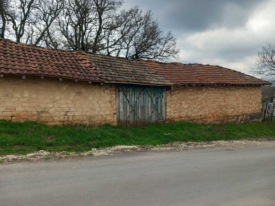Стара кирпичена къща