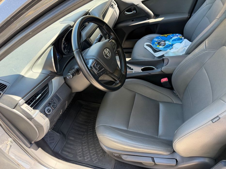 Тойота Авенсис 2.0i 152hp sport pack