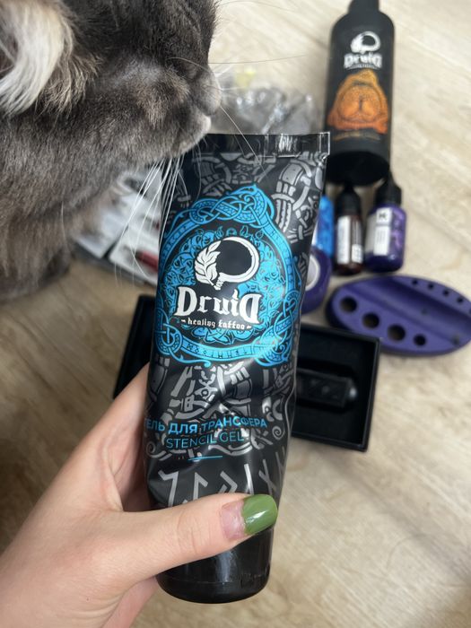 Продам тату-машинку quatat