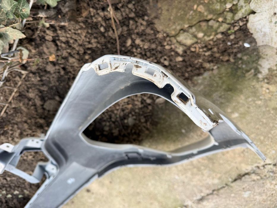 Bara fata superioară Dacia Spring pe alb