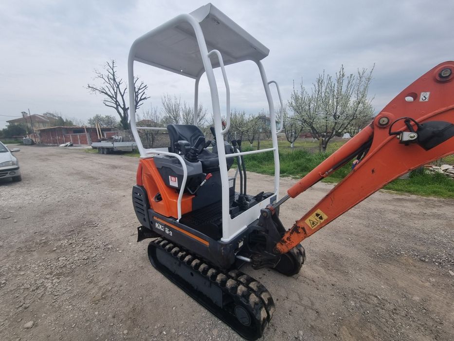 Багер Kubota KX36-3 и пътеки