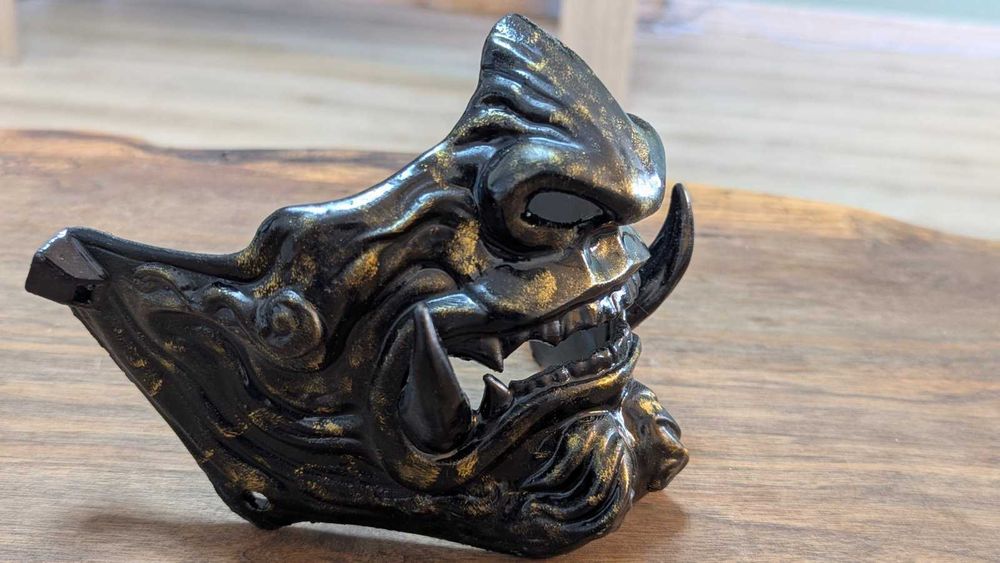 Детайлна 3D принтирана японска Oni маска – ръчно боядисана