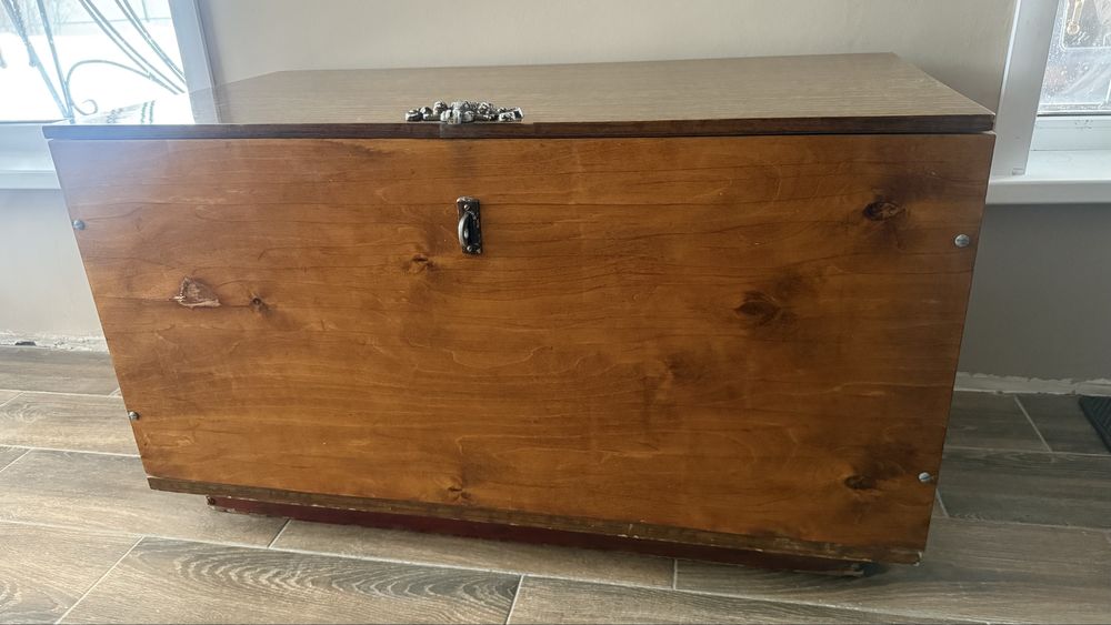 Сундук из дерева