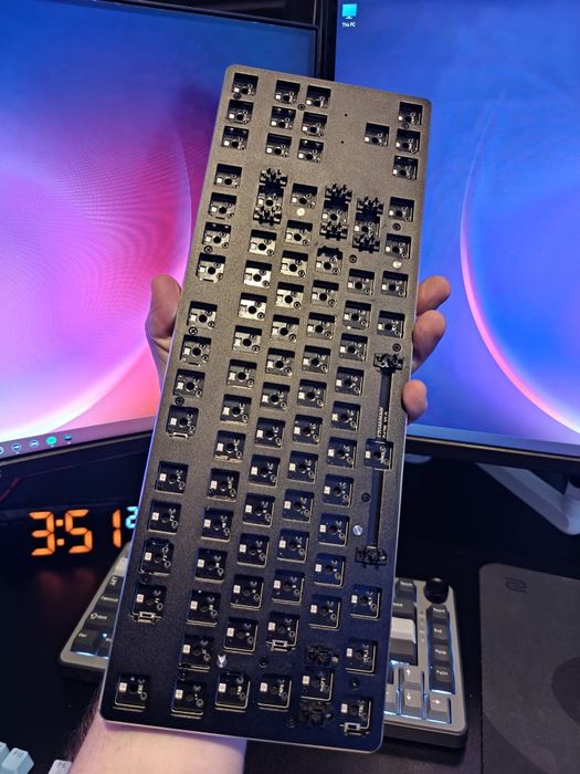 Custom Механична Клавиатура Glorious GMMK