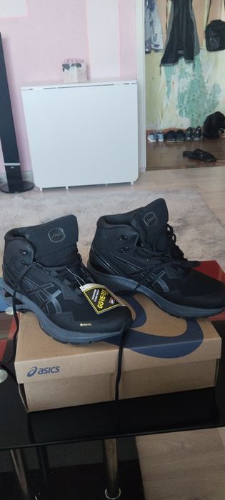 Крассовки,зимними,новые,оригинал