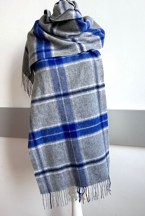 Разкошен мек вълнен шал в синьо и сиво