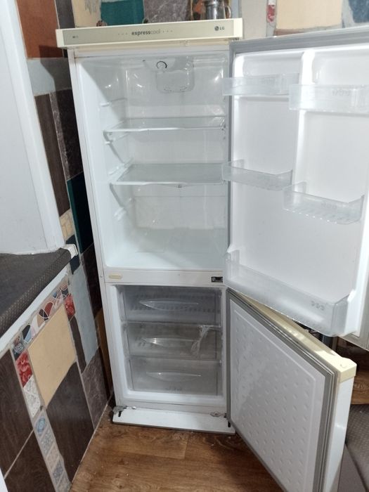 Холодильник  LG...