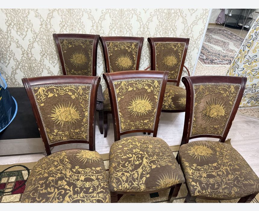 Продам стол с стульями