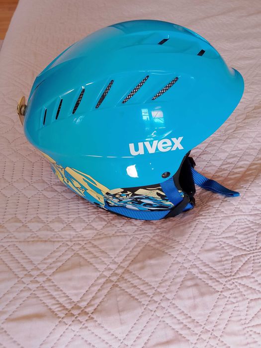 Спортна каска за ски UVEX