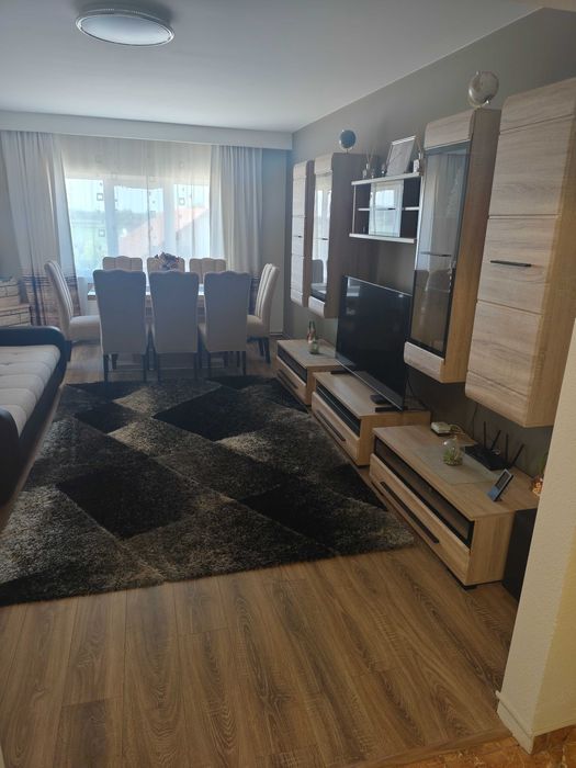 Apartament de vânzare ,4 camere )))          100 mt2. Decomandat !