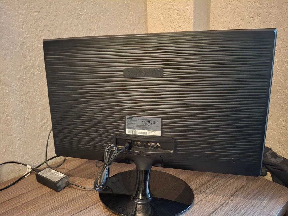 Монитор Samsung 24дюйма S24D300H FullHD