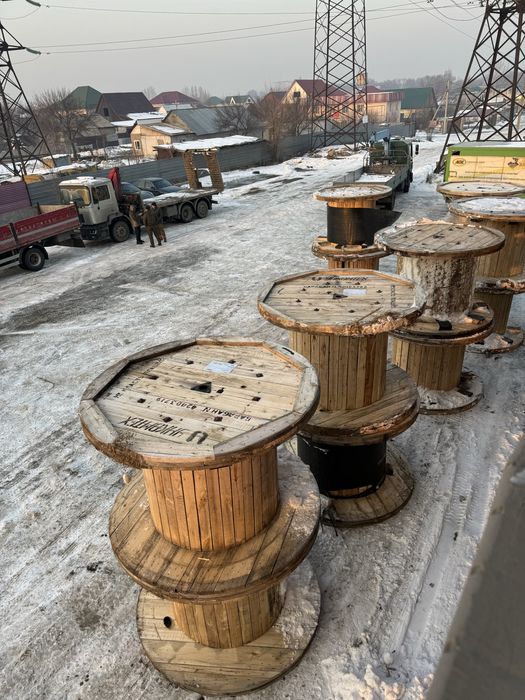 Деревянные барабаны от кабеля