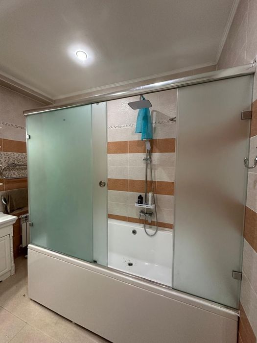 Душевые кабины стеклянные перегородки