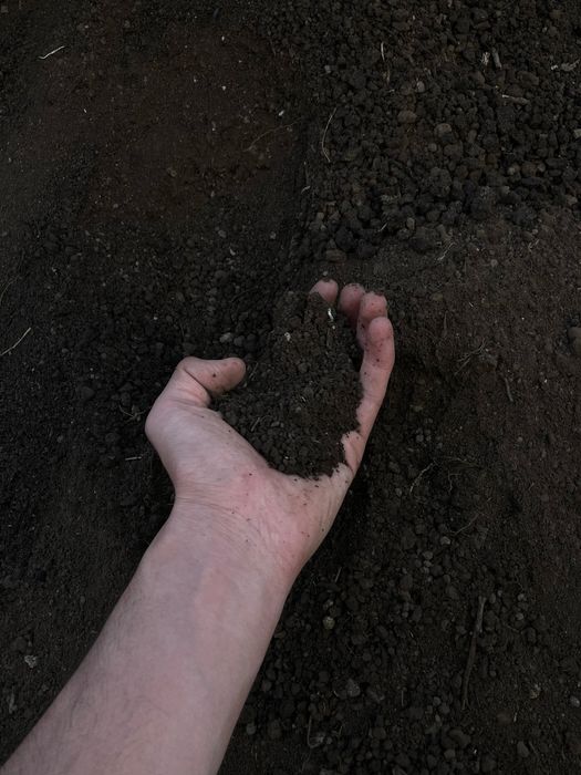 Горный чернозем в мешках.