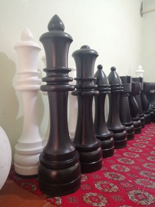 Шахматные фигуры больше