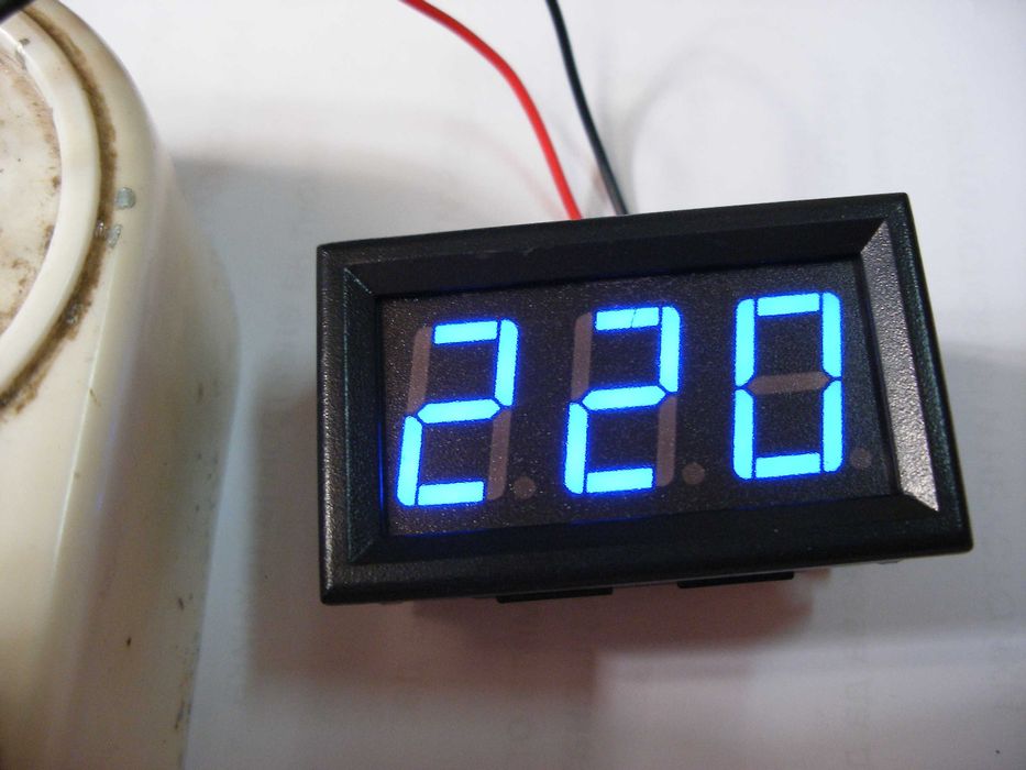 Волтметър променливо напрежение AC 60 - 500v панелен цифров дигитален