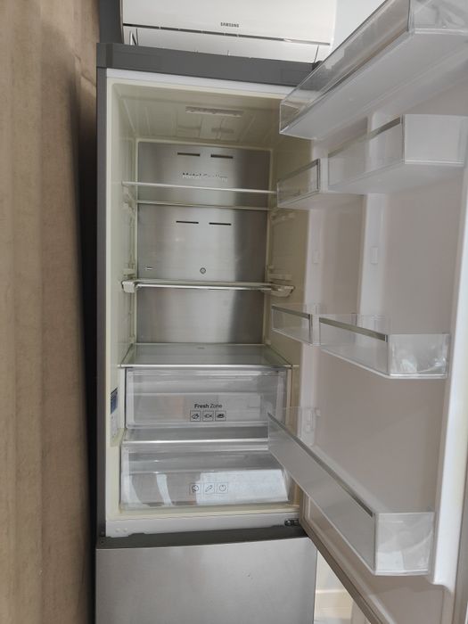 Холодильник Samsung