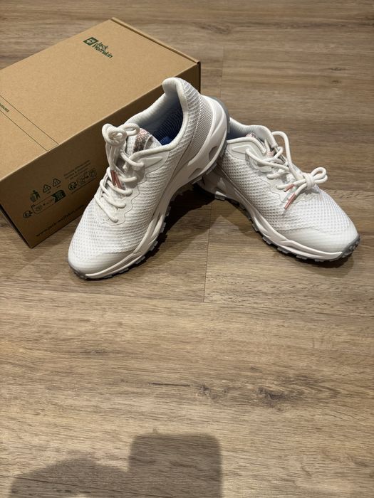 Дамските туристически обувки Jack Wolfskin PRELIGHT VENT LOW W