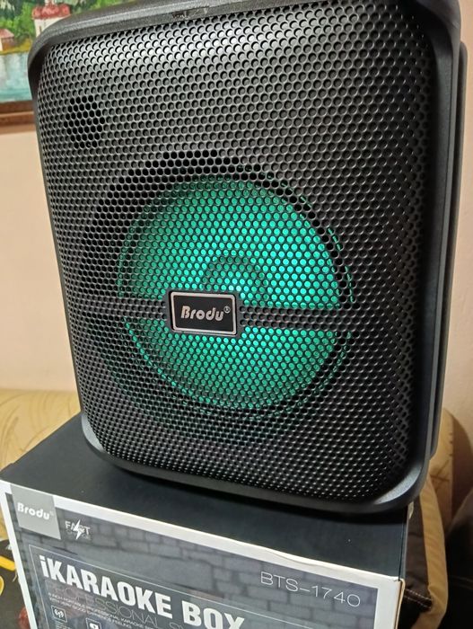 Чисто нова Караоке колона със 2 бр Микрофони!