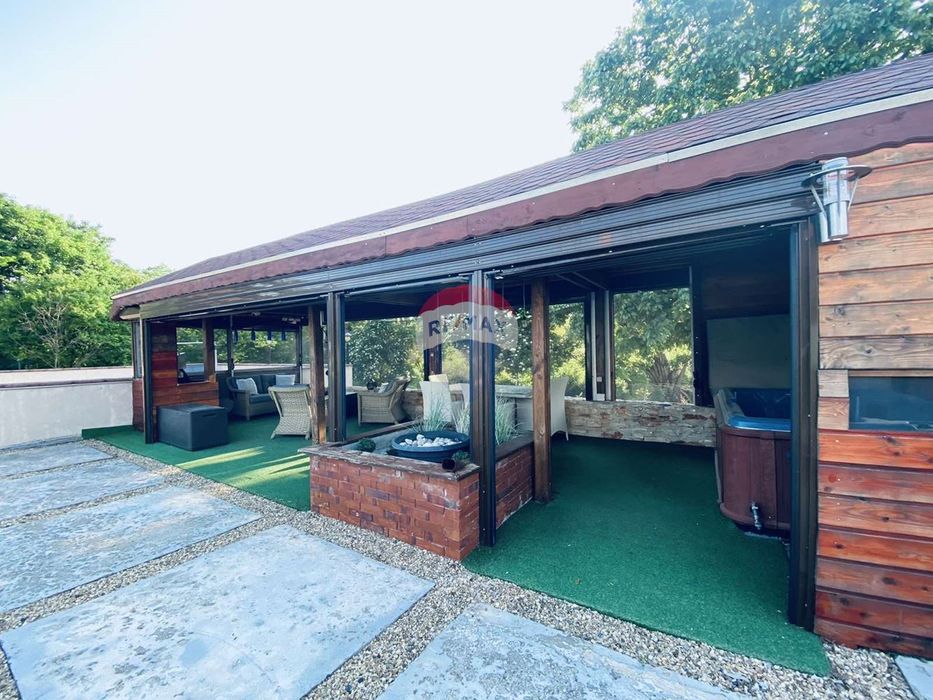 Луксозна къща с двор и гараж за продажба в с. Преселенци