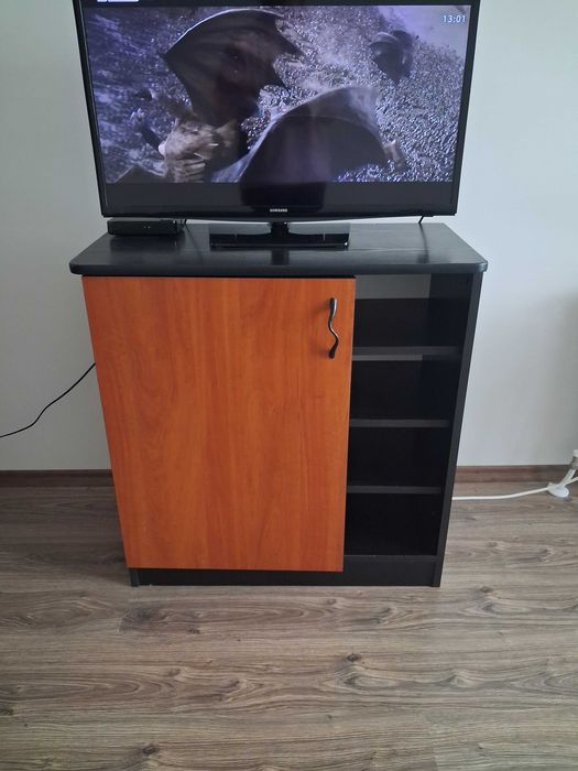 Гардероб, холна секция, маса