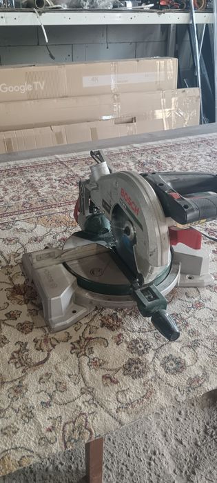 Торцовочная пила Bosch
