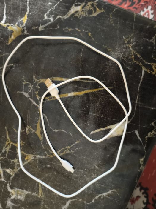 PS4 slim с всички нужни кабели