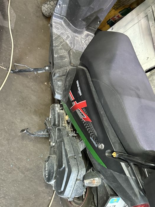 Скутер yaqi 150 кубов