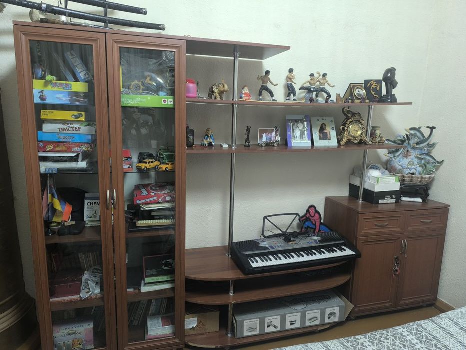 Продам стенку под телевизор