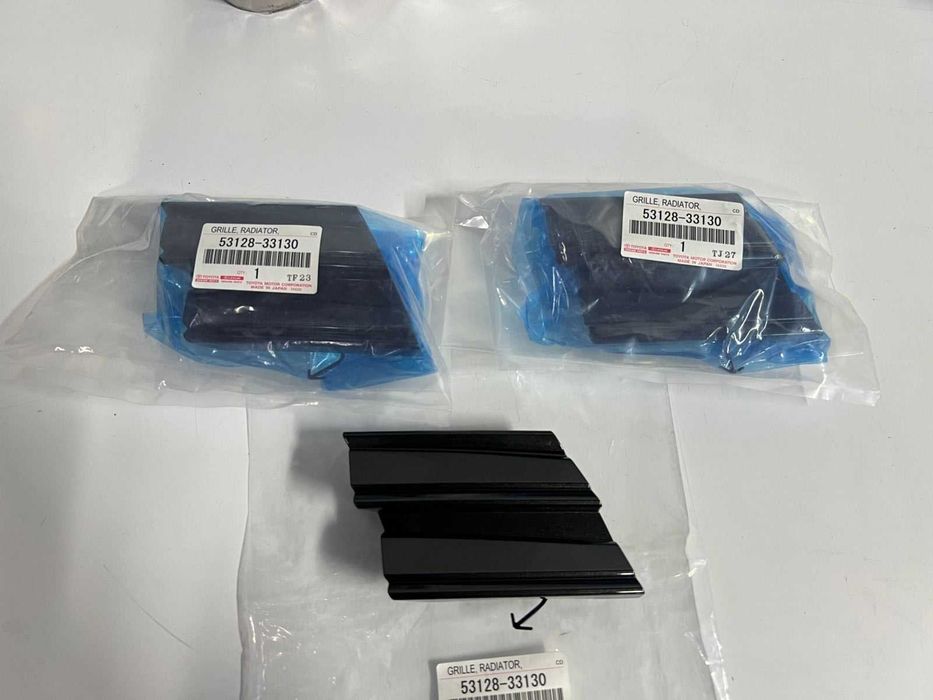 Заглушка под крюк на камри 75