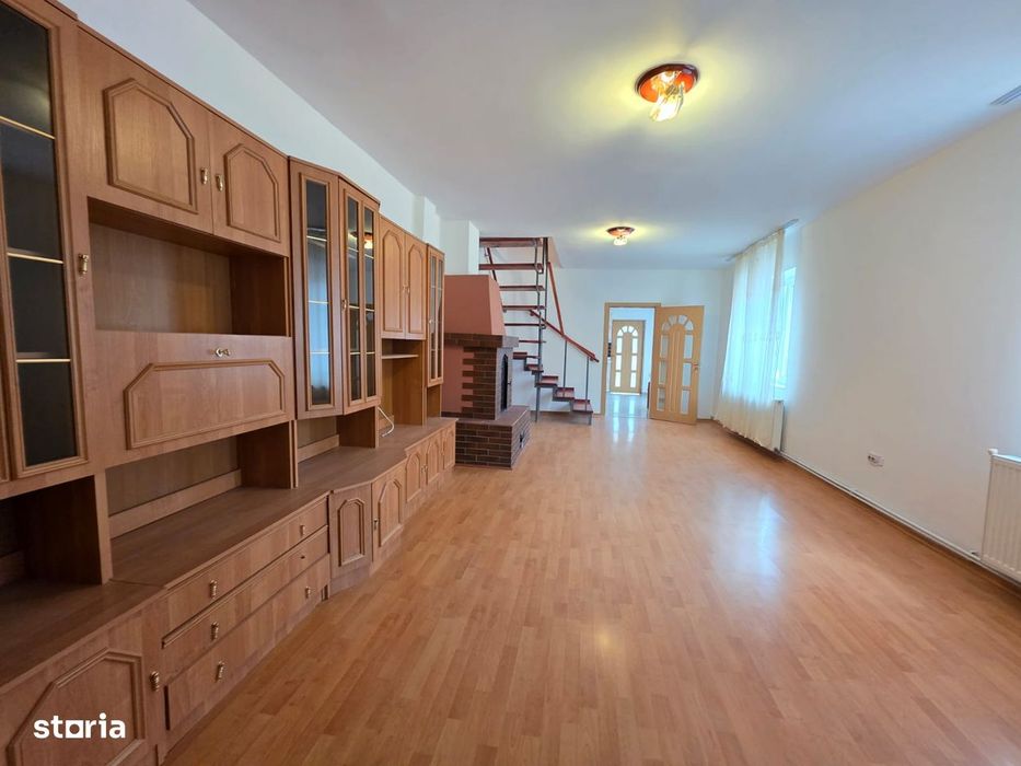 Casă zona Pieței Mari, din cărămidă, renovat recent, 4 camere