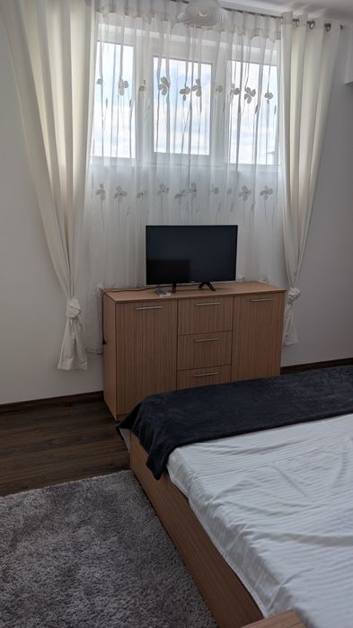 Închiriez apartament cu doua camere!