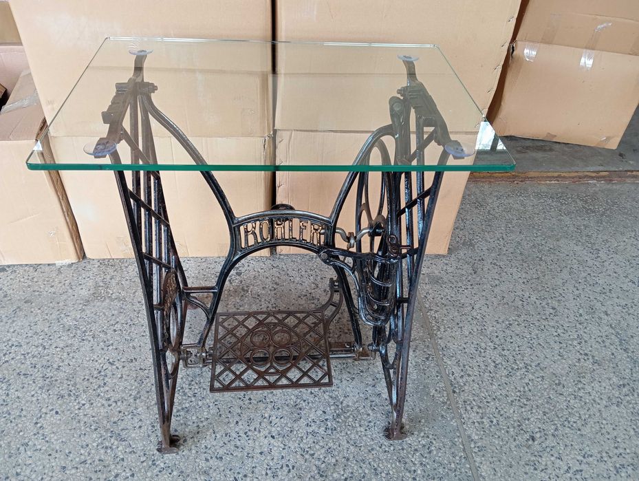 Маса от крака от шевна машина